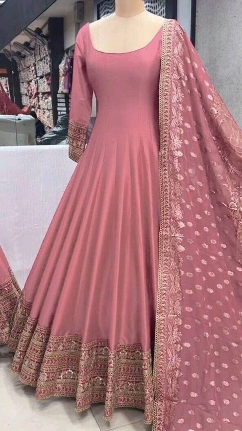 Fashion Indian Outfits, Simple Dress Casual, Indian Wedding Gowns, Long Frock Designs, Simple Lehenga, Long Gown Design, Dress Salwar Kameez, Designer Gown, Party Wear Dress