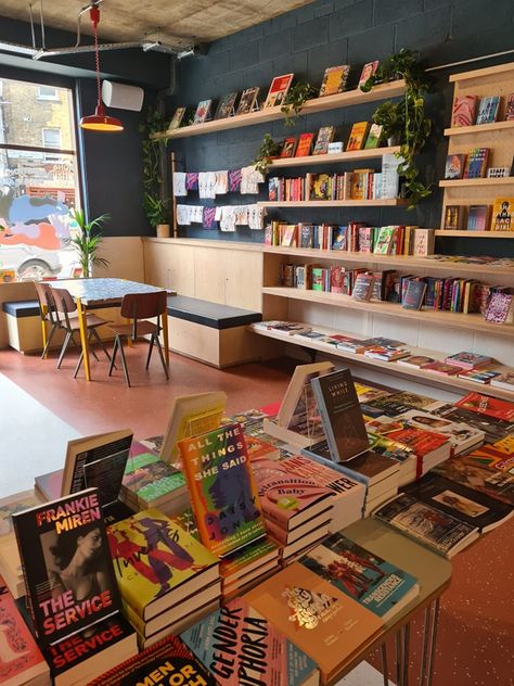 9 Must-Visit Bookish Cafes & Bars in London Small Bookstores Ideas, Bookshop Cafe Interior Design, Bookshop Ideas Design, Independent Bookstore Design, Bookstore Setup, Bookshop Cafe Design, Bookshop Interior Design, Small Bookstore Cafe, Bookstore Cafe Design