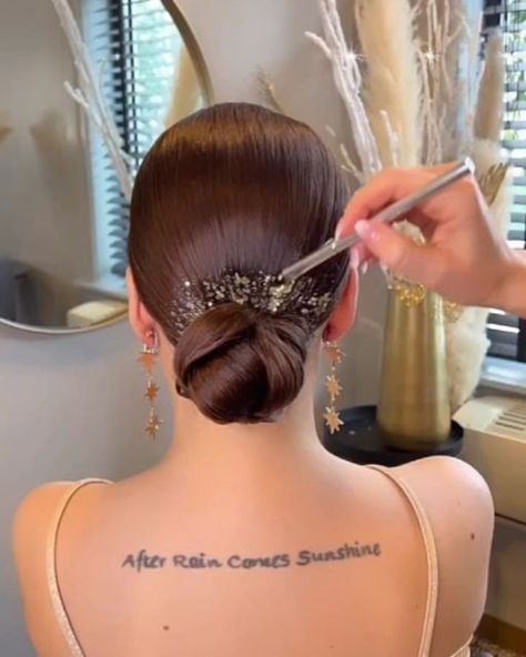 Amazing Trendy Hairstyle on Instagram: "Glitter inspired hairstyle 😍😍 Which is your favorite? Like comment share Follow for more. Credit @cathrineheierenhansen #ponytail#sparkle#femsmåstuer #btconeshot2023_stylingvideo #minmote #hairstyle #hairstyles #hairtrend #hairideas #hairtutorial #hairhack #glitter #hairglitter #newhair #newhairstyle" Best Hair Stylist, Engagement Hairstyles, Short Hair Bun, Easy Hair Updos, Hair Tutorials Easy, Dress Hairstyles, Glitter Hair, Like Comment Share, Hair Maintenance