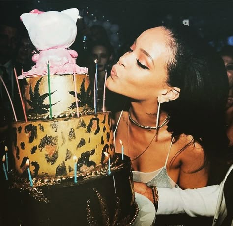 Rihanna Birthday Cake, Rihanna Birthday, Rihanna Home, Cheetah Print Cakes, Happy Birthday Icons, 21st Bday Ideas, Music Cover Photos, Aesthetic 2000s, Birthday Icon