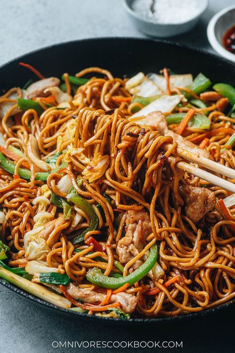 Chicken Lo Mein (Restaurant Style) Chicken Low Mein, Low Mein, Beef With Oyster Sauce, Fried Chicken Breast Recipe, Chicken Lo Mein Recipe, Lo Mein Recipe, Vegetarian Oyster Sauce, Chicken Lo Mein, One Pot Vegetarian