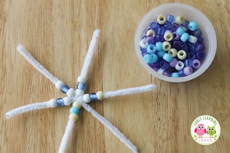 Snowflake Craft For Kids, Beaded Snowflake, Fine Motor Activity, Snow Theme, Snowflake Craft, Winter Art Projects, Winter Kindergarten, Beaded Snowflakes, Winter Preschool