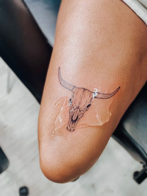 Tattoos Skulls Women, Tattoo Ideas Southern, Mini Bull Tattoo, Native Inspired Tattoos, Western Longhorn Tattoo, Leg Tattoo Inspo Women, Small Cow Skull Tattoo, Western Vibe Tattoos, Bull Tattoos Feminine