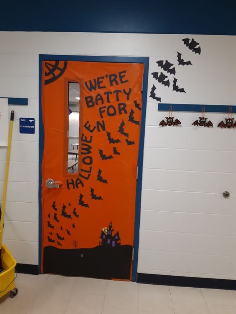 Bats Classroom, Bat Classroom Door, Diy Halloween Door Decorations, Halloween Classroom Door, Halloween Diy Door, Bat Decorations, Halloween Diy Outdoor, Halloween 23, Infant Room