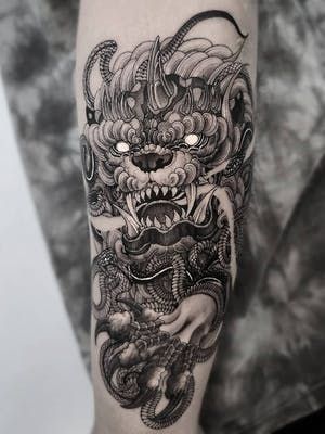 20 Sublime Foo Dog Tattoos | Tattoodo Dog Arm Tattoo, Foo Dog Tattoo Meaning, Japanese Foo Dog, Lion Tattoo Meaning, Foo Dog Tattoo Design, Mangas Tattoo, Foo Dog Tattoo, Tato Naga, Chinese Dog