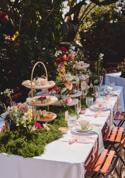 Garden Bridal Shower Themes, Outdoor Tea Party, Decor Inspiration Bedroom, Dining Decor Ideas, Garden Design Home, Wallpapers Home Decor, Garden Party Bridal Shower, Home Decorating Styles, Secret Garden Parties