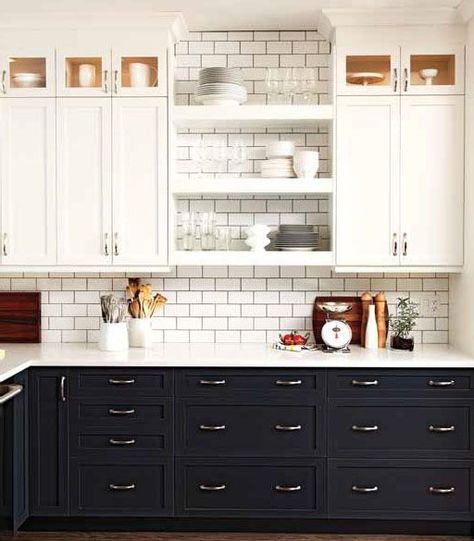 Black and white On website they say this "went wrong", but I love it! Two Toned Kitchen Cabinets, White Upper Cabinets, Two Tone Kitchen Cabinets, White Countertop, Navy Kitchen, Серая Кухня, Two Tone Kitchen, Blue Kitchen, Hus Inspiration