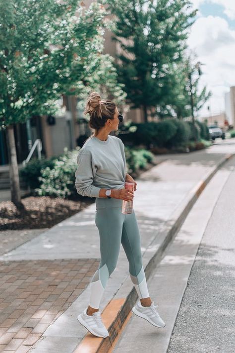 Fall Activewear, Positive Morning, Leggings Outfit Fall, Workout Clothes Cheap, Look Legging, Cella Jane, Cute Workout Outfits, Yoga Outfits, Legging Outfits