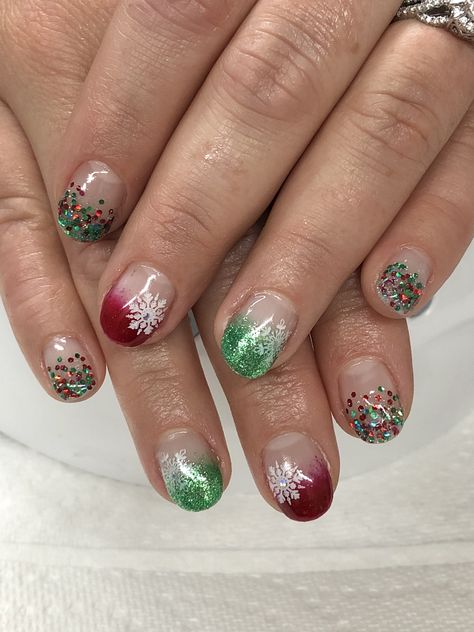 Christmas Nails Ombre Glitter, Christmas Ombre Nails Winter, Christmas Ombre Nails, Ombre Christmas Nails, Nails Glitter Ombre, Christmas Ombre, Snowflakes Nails, Glitter Ombre Nails, Christmas Nails Glitter