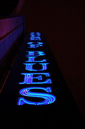 house of blues chicago | house of blues chicago sign 2 1 Blue Nile Wedding Band, Blue Hair Streaks, House Of Blues Chicago, Chicago Signs, Blue Hair Aesthetic, Blue Nile Jewelry, Retro Signage, Blue Glitter Nails, Chicago House