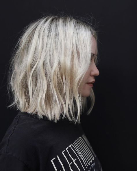 Wavy Bob Hairstyles, Vlasové Trendy, Penteado Cabelo Curto, Brown Blonde Hair, Short Blonde Hair, Medium Hair Cuts, Hair Envy, Grunge Hair, Medium Length Hair Cuts