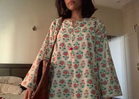 Desi Short Kurti Aesthetic, Simple Dress Casual, Pakistani Fashion Casual, Short Kurti, Casual Indian Fashion, Desi Fashion Casual, Pakistani Fancy Dresses, Desi Clothes, Modest Dresses Casual