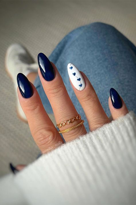 Dark navy blue almond-shaped nails with an accent white nail adorned with navy blue heart shapes Biab Nails, Hoco Nails, Blue Nail Art Designs, Blue And White Nails, Dark Blue Nails, Navy Nails, Simple Fall Nails, Girly Acrylic Nails, Nails Winter