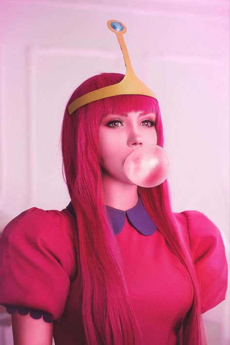 Princess Bubblegum Halloween, Princess Bubblegum Costumes, Bubblegum Cosplay, Marceline Costume, Princess Bubblegum Cosplay, Marceline Cosplay, Adventure Time Cosplay, Cosplay Ideas Women, Marceline And Princess Bubblegum