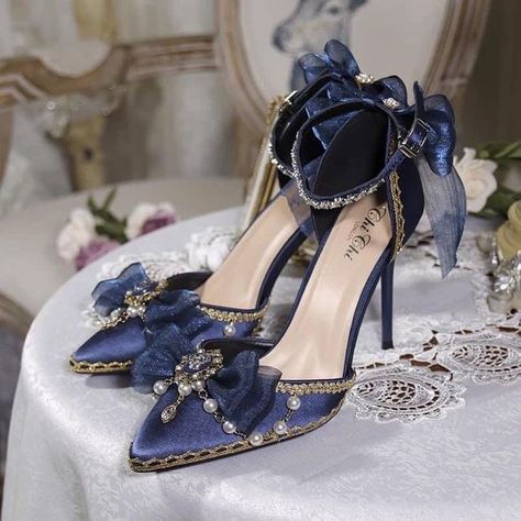 Kasut Pengantin, Bow With Pearls, Tas Chanel, Fairy Shoes, Heels Aesthetic, Dr Shoes, Classic Lolita, Kawaii Shoes, Princess Shoes