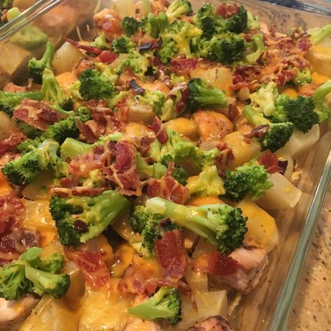 Chicken Potato Bake, Broccoli And Potatoes, Broccoli Bake, Bacon Potato, Potato Bake, Dinner Entrees, Easy Casserole Recipes, Quick Dinner Recipes, Bacon Recipes