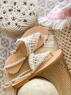 Diy Crochet Sandals, Rajutan Sandal, Macrame Sandals, Macrame Clothes, Pola Macrame, Diy Sandals, Sandals Patterns, Crochet Sandals, Boho Sandals