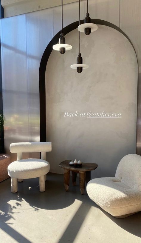 Salon Suite Waiting Area, Processing Area Salon, Small Pmu Studio Ideas, Lash Suite Decor, Moody Salon Decor, Modern Spa Decor, Aesthetic Salon Interior Design, Salon Decorating Ideas Small, Boho Salon Suite