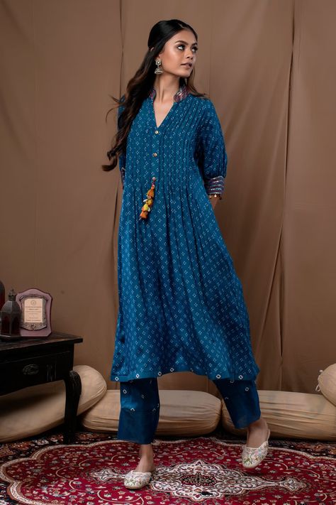 Buy Kinjal Modi Blue Cotton Silk Bandhani Print Tunic And Pant Set Online | Aza Fashions Bandhani Dress Pattern, Bandhani Print, Bandhani Dress, V Neck Tunic, Simple Kurta Designs, Kurti Designs Latest, Cotton Kurti Designs, Pant Set For Women, Kurta Designs