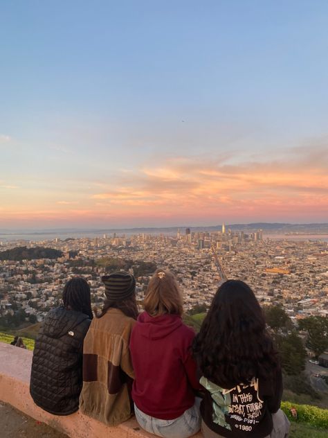 San Francisco Birthday Ideas, Pier 39 San Francisco Picture Ideas, Twin Peaks California, San Francisco Aesthetic Vintage, San Francisco Photo Ideas, San Francisco Birthday, San Francisco Instagram Pictures, San Francisco Aesthetic Outfits, San Francisco Twin Peaks