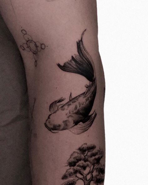 Koi Fish 🐟 Guest Spot: Osnabrück few Spots left 30.10. - 03.11. Berlin 04.-07.12 | Instagram Realistic Tattoo, Fish Tattoo, Koi Fish, Fish Tattoos, Realism, Koi, Tatting, Berlin, Fish