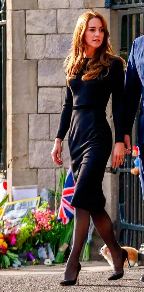 Kate Middleton Skirt, Kate Middleton Shoes, Kate Middleton Legs, Kate Middleton Style Outfits, Princesse Kate Middleton, Looks Kate Middleton, Kate Middleton Pictures, Kate And Pippa, Princess Katherine