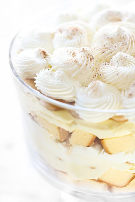 Eggnog Trifle, Trifle Bowl Recipes, Eggnog Dessert, Classic Eggnog, Christmas Trifle, Dessert To Make, Recipes With Whipping Cream, Family Friendly Recipes, Trifle Desserts