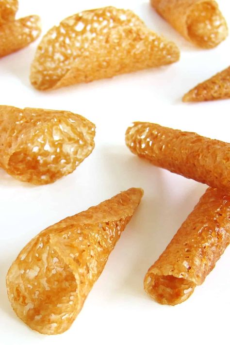 Tuiles Recipe, Bolo Paris, Patisserie Fine, Fine Dining Desserts, Lace Cookies, Ganache Recipe, Wafer Cookies, Cookie Cups, Cookies Ingredients