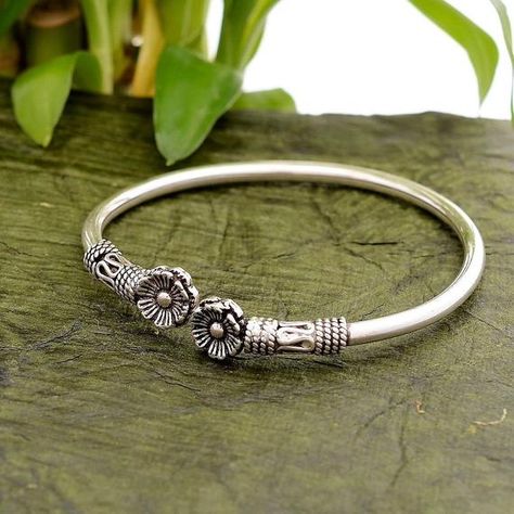 925 Sterling Silver - Oxidize Handcrafted Flower Design Bangle - Size-2.2 Inches Adjustable - Bohemi Silver Kangan, Trendy Silver Jewelry, Silver Anklets Designs, Silver Bracelet Designs, Silver Jewelry Accessories, Antique Silver Jewelry, Silver Jewellery Indian, Wrist Bracelet, Silver Bracelets For Women