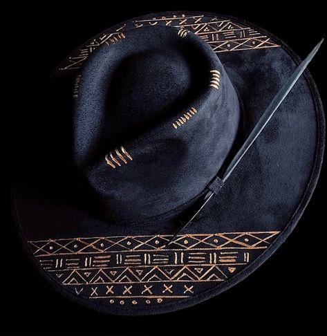 Our Fonte Tulum hats have a classic full length brim of 9 cm, wich perfectly shades the face from the summer sun. Each piece is unique due its artisanal elaboration. The magical hands of the artisans unite with the current vision of our designs. From Tulum to the world. Sizes: M: Circumference is 56-58cm and fits most head sizes. L: Circumference is 60-62cm. Both sizes include an adjustable string inside for a secure fit. Tulum Hats, Magical Hands, Mens Hats Fashion, Flat Brim Hat, Hat Ideas, Fancy Hats, Handmade Hat, Costume Hats, Deep Black