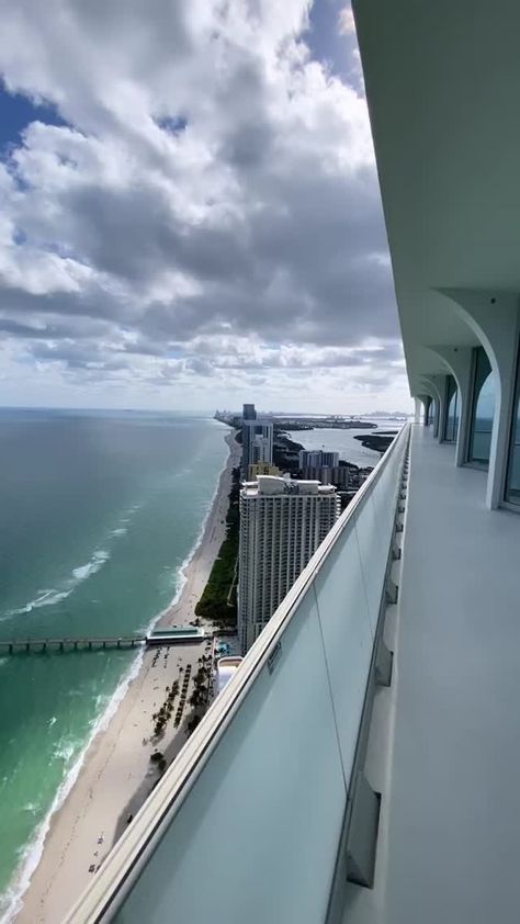 joanshomesmiami on Instagram: Taking a 360° 👀 at the Penthouse @ Jade Signature 🤩✨ 7 bed • 9.5 bath • $29.5M 📍 @jadesignature Contact me for more info! • More Miami… Miami Penthouse, Miami Luxury, The Penthouse, Luxury Real Estate, Penthouse, Luxury Homes, Miami, Jade, Real Estate