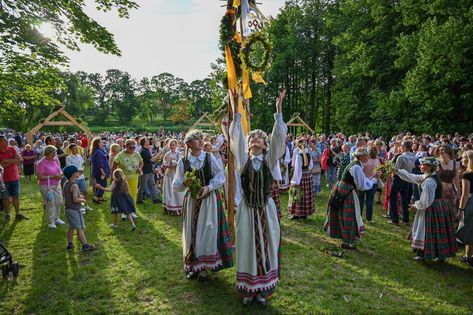 Lithuania Village, Baltic Gods, Lithuania Culture, Baltic Culture, Lithuania Aesthetic, Lithuanian Culture, Slavic Paganism, Lodge Homes, Dna Results