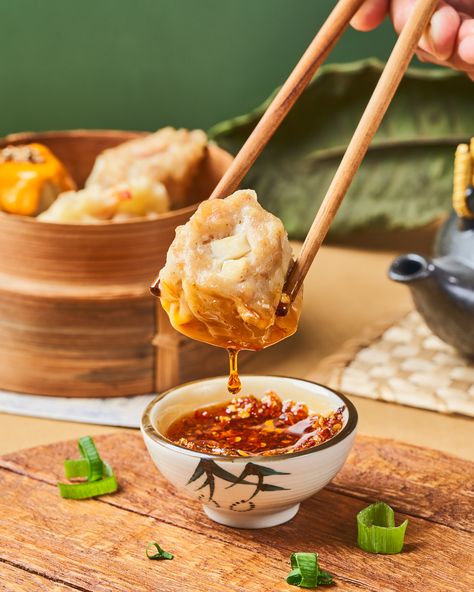 Pho Food Photography, Dumpling Food Photography, Dimsum Photography Styling, Dumplings Wallpaper, High End Food Photography, Dim Sum Photography, Dumplings Photography, Chinese Food Photography, Dumpling Party