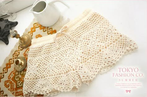 *Free Crochet Pattern:  Lace Shorts by Angie Hearts Diy Lace Shorts, Groovy Crochet, Crochet Shorts Pattern, Crochet Lingerie, Crochet Lace Shorts, Crochet Bathing Suits, Crochet Bottoms, Crochet Pants, Shorts Pattern