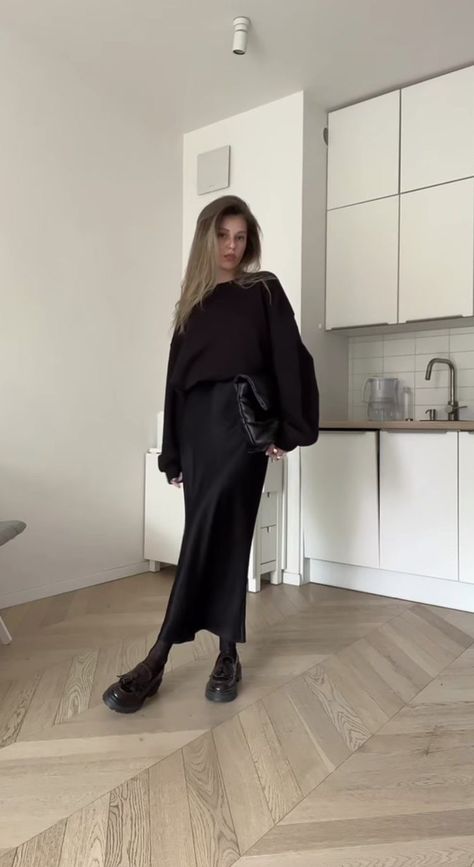 Modern Corporate Outfit, Skirt Sweater Combo, Autumn Cold Outfit, Black Dress Outfit Autumn, Black Satin Skirt Outfit Autumn, Fall Outfits Midi Skirt, Satin Skirt Evening Outfit, Autumn Midi Skirt Outfit, Satin Skirt Autumn Outfit