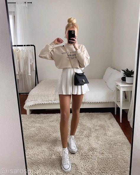 Tennis Skirt Outfits, White Skirt Outfits, Preppy Mode, Adrette Outfits, Rok Outfit, White Tennis Skirt, Tennis Skirt Outfit, Trendy Spring Outfits, Smink Inspiration