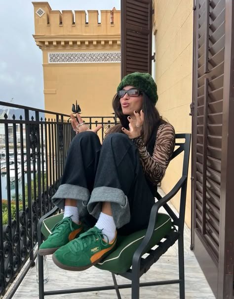 Adidas Samba Aesthetic, Puma Shoes Outfit, Samba Aesthetic, Green Shoes Outfit, Puma Sneakers Womens, Trendy Womens Sneakers, Puma Palermo, Samba Outfit, 2024 Outfits