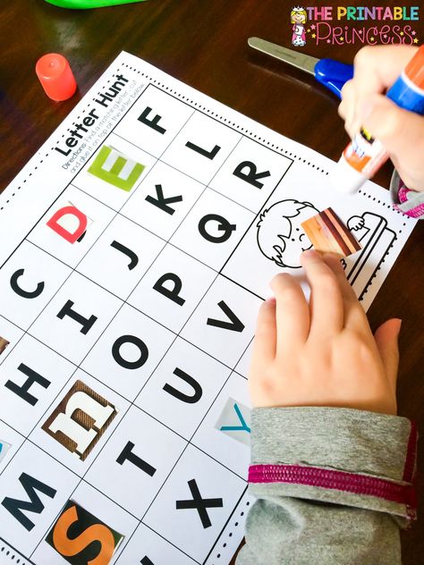 Letter Learning Activities, Letter Learning, Literacy Centers Kindergarten, Letter Crafts, Kindergarten Letters, Kindergarten Language Arts, Learn The Alphabet, French Activities, Kindergarten Ela