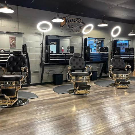 Black And Gold Barbershop Decor, Barber Stations Ideas Modern, Hair Salon And Barber Shop In One, Barbershop Color Ideas, Barber Shop Stations, Barbershop Setup Ideas, Barber Shop Decor Modern Luxury, Barber Lighting Ideas, Black Barbershop Design