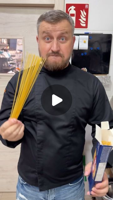 Anatolii Dobrovolskyi on Instagram: "Microwave Pasta Hack – Quick and Easy! 🍝✨
Trying out a viral Instagram hack: cooking pasta quickly in the microwave! 🍝✨ Will this method save time and still taste great? Watch to see if it really works!
#MicrowavePastaHack #InstagramHacks" Cooking Pasta In Microwave, Microwave Pasta, Cooking Pasta, How To Make Spaghetti, Hacks Kitchen, Easy Eat, Spaghetti Noodles, Snack Ideas, Instagram Tips