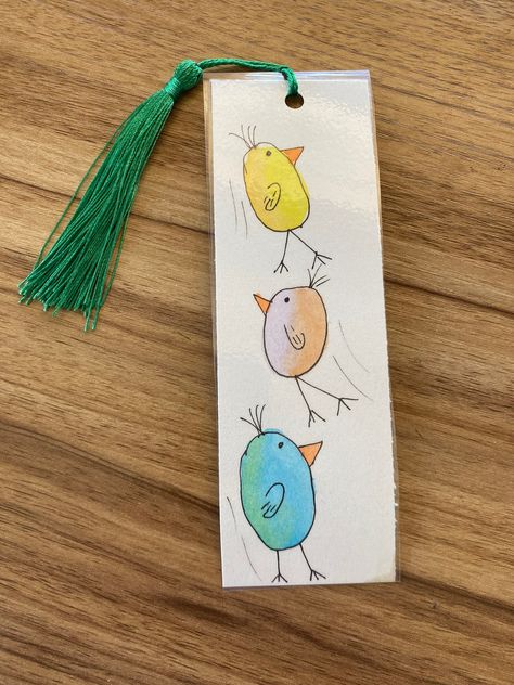 Made to order watercolor bird bookmark. Colors and slight variation to each since hand made.  Each bookmark is hand sketched and painted. Each is laminated and complete with tassel Colored Pencil Bookmarks, Bookmark Drawing Ideas Easy, Bookmarks Watercolor Ideas, Watercolor Birds Easy, Doodle Bookmark, Bookmarks Painting, Bird Bookmark, Bookmarks Watercolor, Artsy Ideas