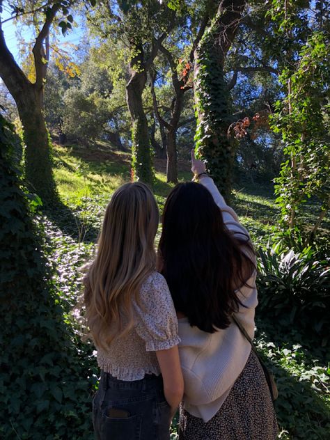 #hairgoals #forest #descansogardens Blonde Brunette Duo, Bridget Von Ascheberg, Ava Chen, Blonde And Brunette Best Friends, Pelo Cafe, Twisted Games, Blonde Girlfriend, Dance Aesthetic, Twisted Love