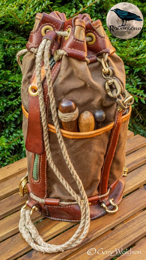 Ditty Bag, Diy Leather Projects, Outdoor Equipment, Skin Care Items, Skin Care Routine Steps, Duffle Bag Travel, Craft Bags, Living History, Leather Projects