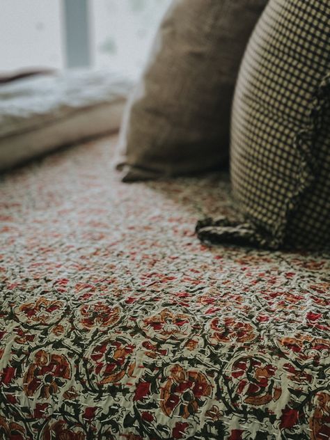 Indian Block Print Neutral Color Kantha Bedspread Full size Blanket Hand Stitched Light weight Khanta Quilt Indian Cotton HandBlock Quilted India Quilt, Hostel Room, Designer Bed Sheets, Designer Bed, Indian Quilt, Bedroom Quilts, Hand Printed Fabric, Summer Bedding, Kantha Bedspreads