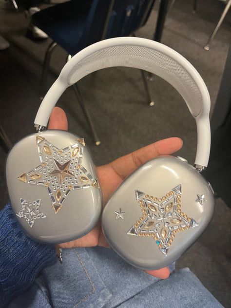 Bedazzled Airpods max inspo Headphone Decoration, Cute Headphones, Mia 3, Love Stars, 가을 패션, Star Girl, Apple Products, Things To Buy, Sake