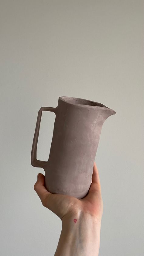 Ceramic pottery handbuilt pitcher Ceramic Pitcher Handbuilt, Winter Pottery, Ceramic Handbuilding, Clay Pitcher, Pitcher Pottery, Pitchers Pottery, Pottery Inspo, Advanced Ceramics, Cerámica Ideas