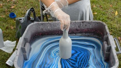 Hydro dipping is an art technique that has many mediums. Some do it to their nails using nail polish and water. Except they call it water marbling. Others use nail polish and water to dip other objects on a larger scale. You can also hydro dip using acrylic paints, oil paints, and spray paint. Each paint requires slightly different approaches, but they all share the same basic technique. I used spray paint and water to create my designs. This video will go into depth on the dos and d… Hydrodipping Diy, Spray Paint Techniques, Sand Art Bottles, Clear Wine Bottle, Paint Dipping, How To Make Water, Diy Spray Paint, Hydro Dipping, Water Marbling