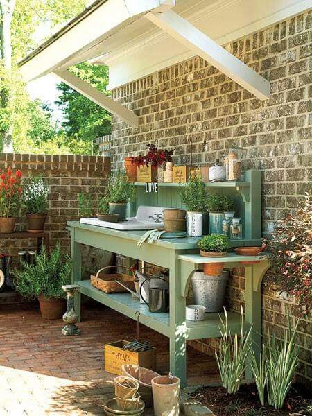 Planters sink Potting Bench With Sink, Potting Bench Ideas, Potting Bench Plans, Diy Potting Bench, Outdoor Potting Bench, Garden Screen, Garden Sink, Raised Bed Garden Design, Diy Bench Outdoor