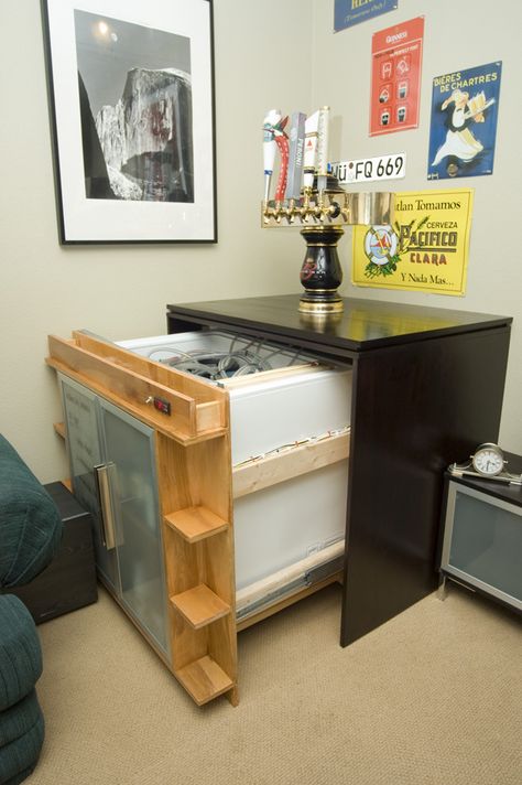 Fascinating drawer-based keezer! love the storage up front Liquor Cabinet Ikea, Keezer Ideas, Kegerator Diy, Keezer Build, Food Bike, Bar Stuff, Beer Tower, Home Brewery, Beer Fridge