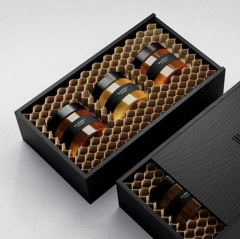 Honey Packaging Design Boxes, Honey Packing Ideas, Luxury Honey Packaging, Honeycomb Packaging Ideas, Honey Gift Set, Honey Packaging Ideas, Honey Jar Packaging, Honey Packaging Design, Honey Label Design